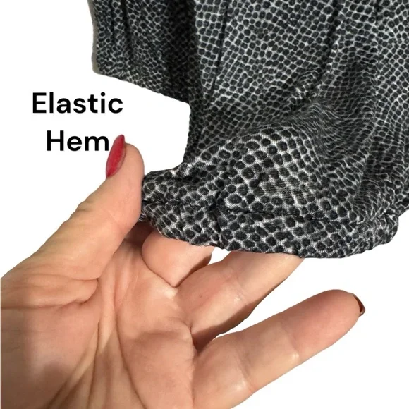 MICHAEL KORS NEUTRAL PRINT TOP w/KEY HOLE NECKLINE DETAIL PLUS: 3X #9 - Picture 5 of 10